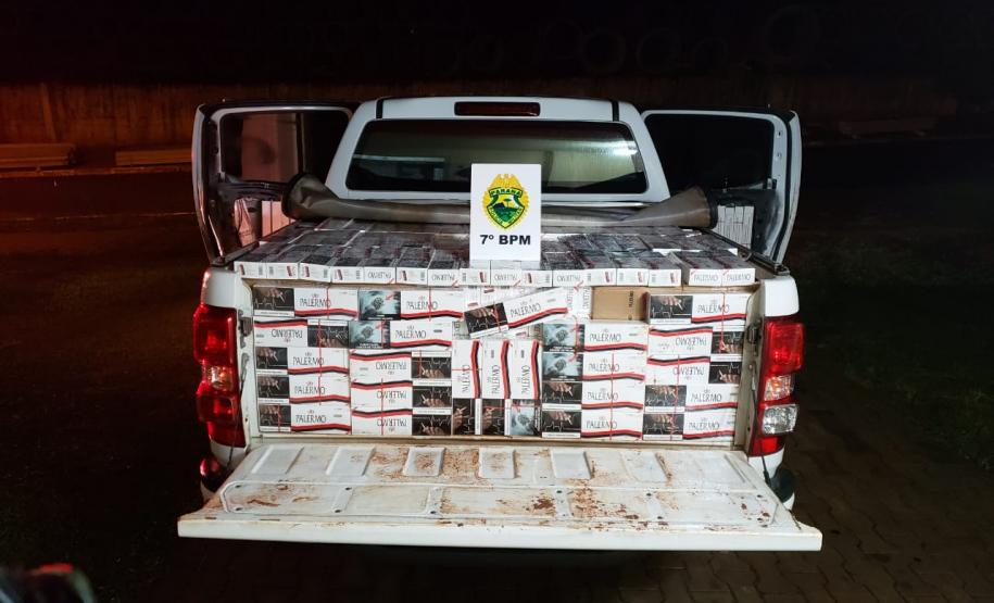 Em ações distintas, policiais militares apreendem armas de fogo, cigarros contrabandeados e recuperam um veículo roubado, no Noroeste do Paraná
