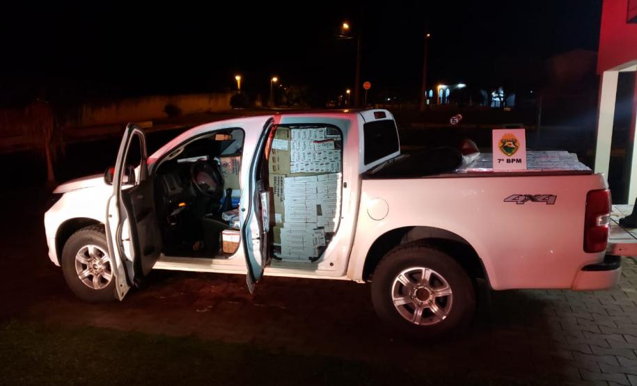 Em ações distintas, policiais militares apreendem armas de fogo, cigarros contrabandeados e recuperam um veículo roubado, no Noroeste do Paraná