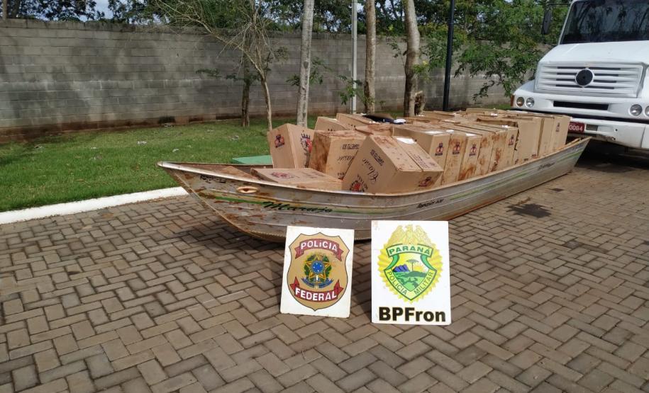 Durante Operação Hórus, Batalhão de Fronteira apreende embarcação, veículo e cigarros contrabandeados no município de Guaíra (PR)
