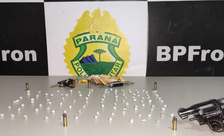 BPFron prende dupla e apreende pedras de crack, arma de fogo e motocicleta em Guaíra (PR)