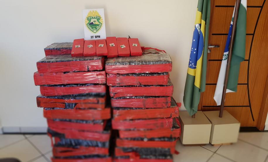 PM apreende carro carregado com meia tonelada de maconha no Noroeste do estado