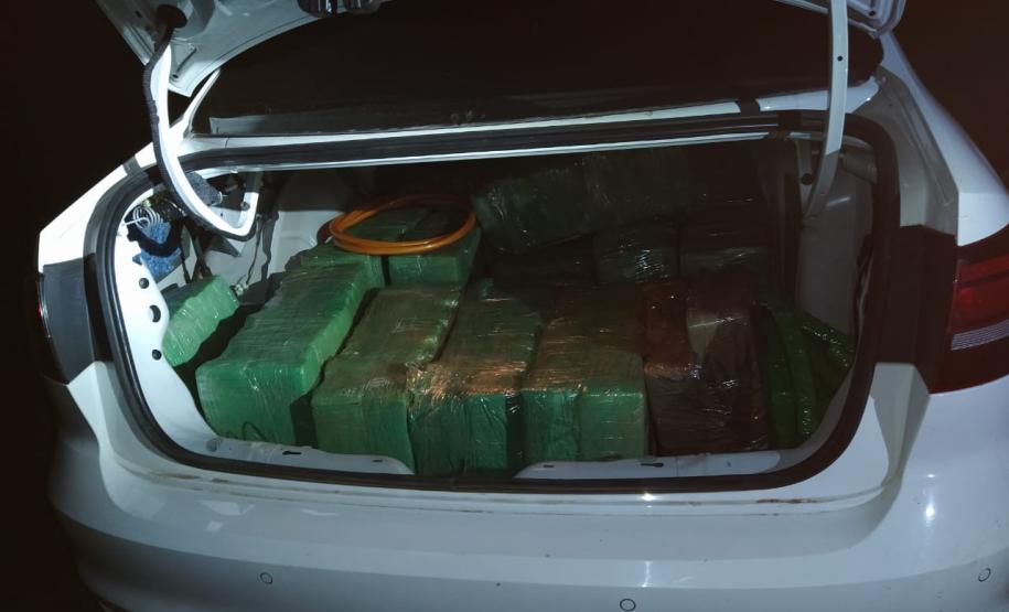 Mais de uma tonelada de maconha é apreendida em Santo Antônio da Platina (PR)