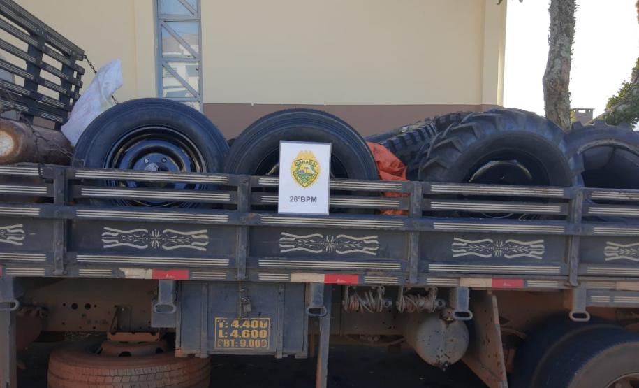 PM apreende diversas porções de drogas e recupera um caminhão roubado em Palmeira, no interior do Paraná