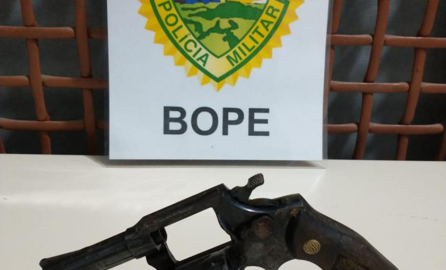 Policiais do BOPE apreendem um veículo e uma arma de fogo em Colombo (RMC)
