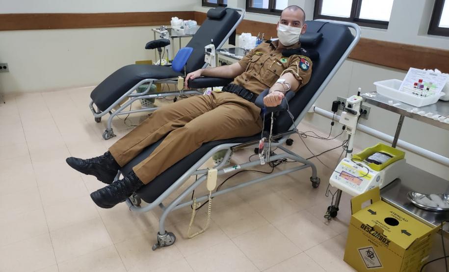 Policiais militares fazem doação de sangue coletiva no Norte do estado pelo Dia Mundial do Doador de Sangue