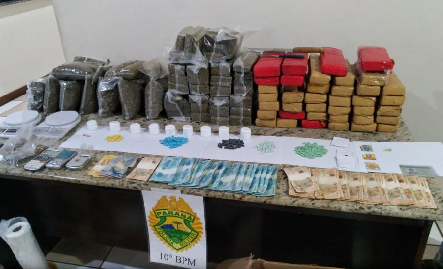 Universitário é preso pela PM com mais de 50 quilos de drogas e R$ 12 mil em dinheiro em Apucarana (PR)