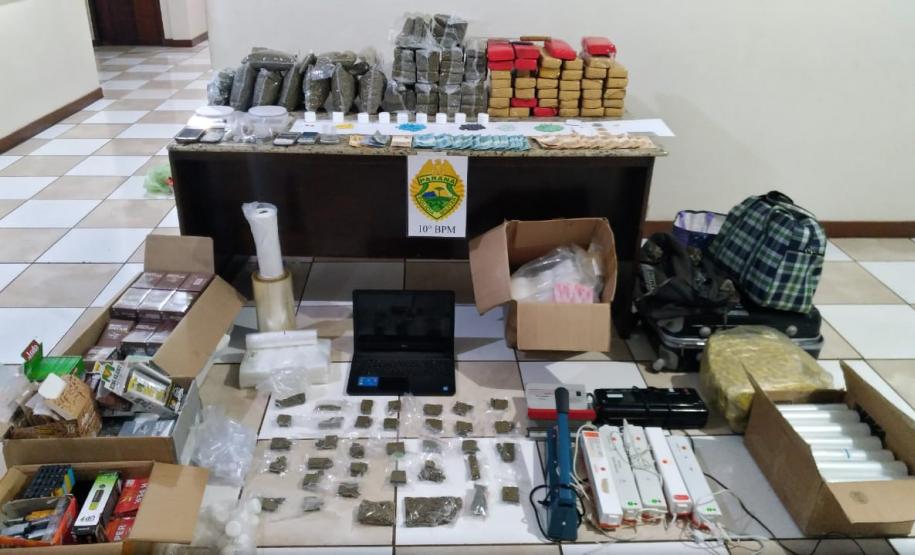 Universitário é preso pela PM com mais de 50 quilos de drogas e R$ 12 mil em dinheiro em Apucarana (PR)