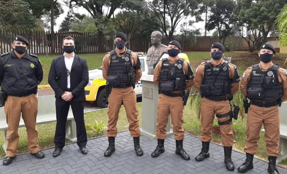 Policiais militares são homenageados por atuação em situação de cárcere privado em Capitão Leônidas Marques (PR)