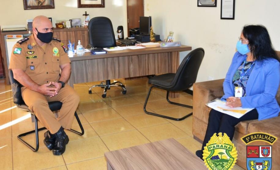 Alunos fazem carta de homenagem aos policiais militares de Londrina (PR)