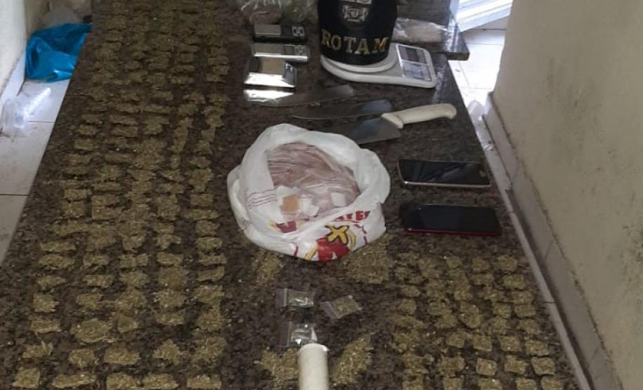 ROTAM apreende mais de quatro quilos de maconha na CIC; parte da droga estava dentro de uma geladeira