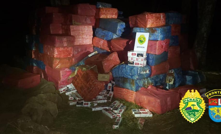 Em situações distintas, BPFron apreende 20 mil pacotes de cigarros e 22 volumes de contrabando no Oeste do estado