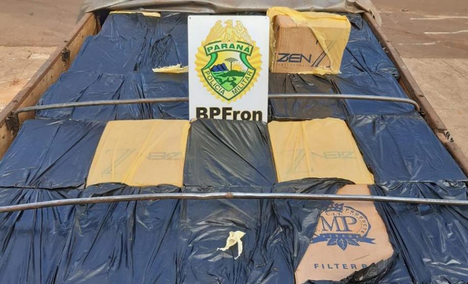 Batalhão de fronteira apreende caminhão carregado de cigarros contrabandeados em Santa Helena, no Oeste do Paraná