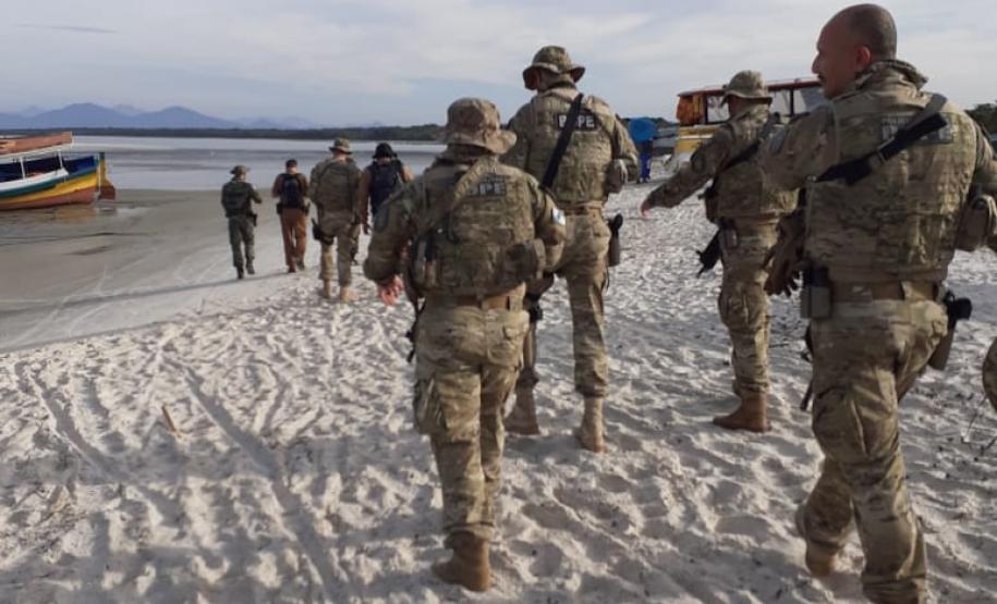 Reforço da presença da PM na Ilha do Mel inibe tráfico de drogas e invasão de áreas de proteção ambiental