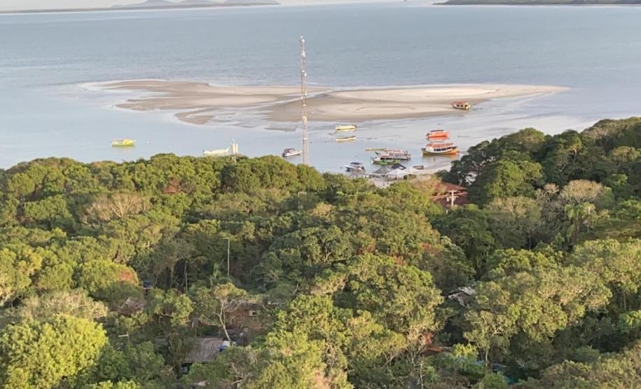 Reforço da presença da PM na Ilha do Mel inibe tráfico de drogas e invasão de áreas de proteção ambiental