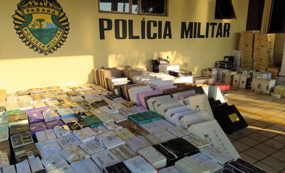 Três homens são presos após PM encontrar 398 caixas de vinhos contrabandeados da Argentina no Sudoeste do estado
