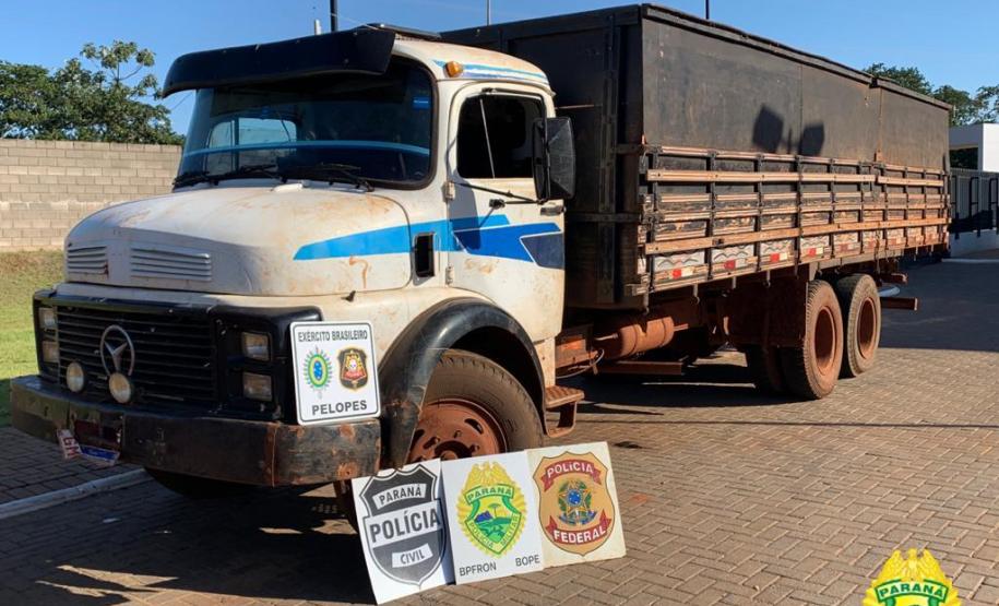 BOPE e BPFron flagram contrabando e apreendem R$ 4 milhões em cigarros em Guaíra, no Oeste do estado