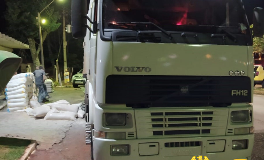 Carreta com uma tonelada de maconha é apreendida no Noroeste do estado em ação conjunta da PM e Polícia Civil