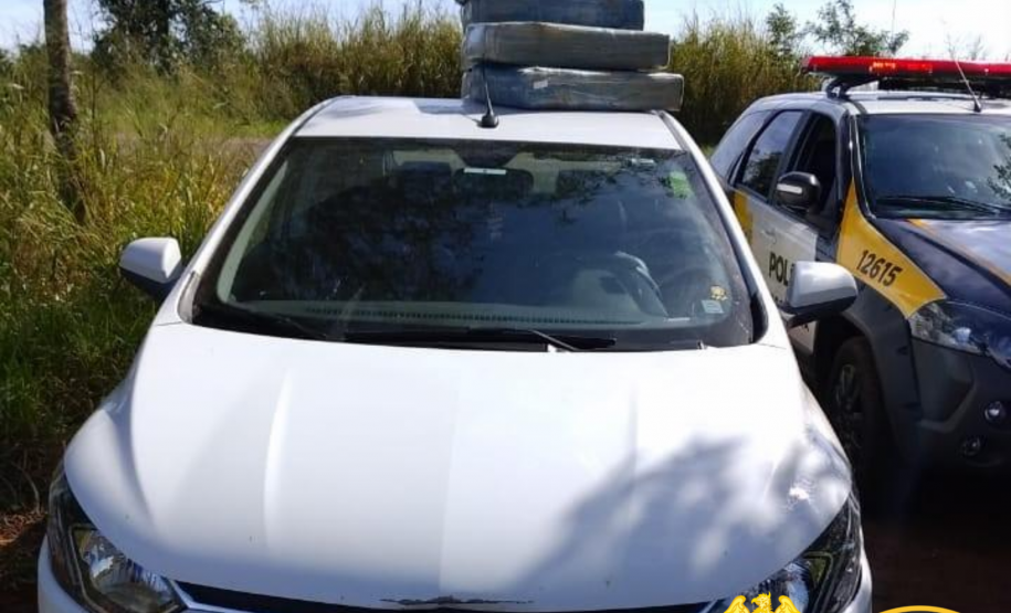 Homem foge de fiscalização da PRE e abandona carro com mais de 190 quilos de maconha no Oeste do PR