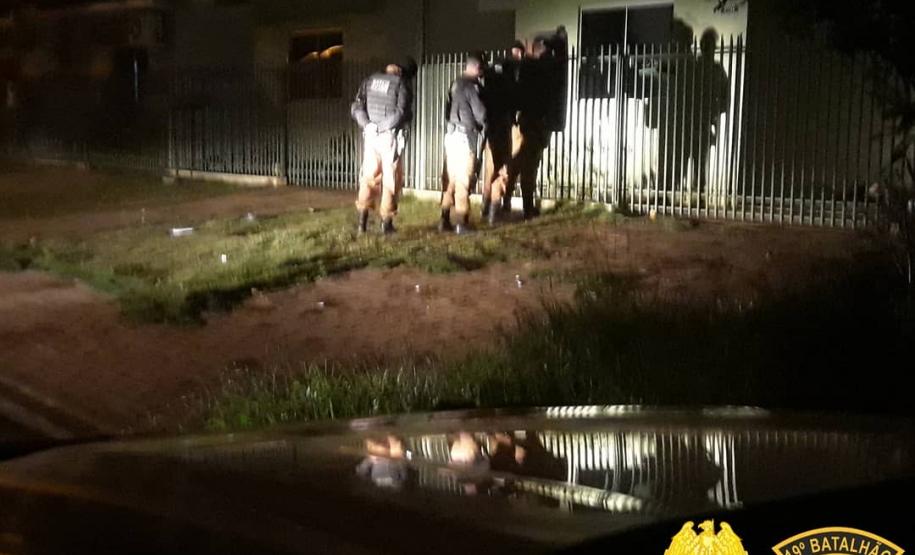 COE e batalhão da PM negociam por mais de 12 horas rendição de homem que queria se matar em Toledo (PR)