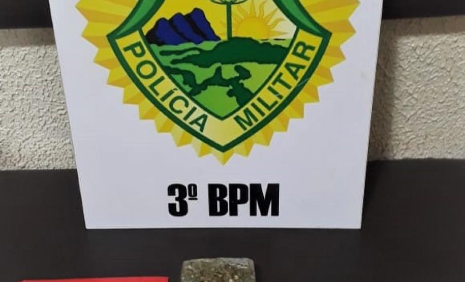 Oito armas são apreendidas e três foragidos da justiça encaminhados pela PM durante o fim de semana
