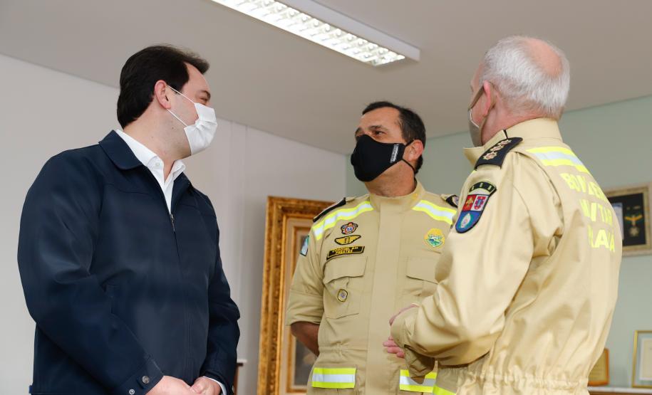 Governador agradece trabalho dos bombeiros do Paraná