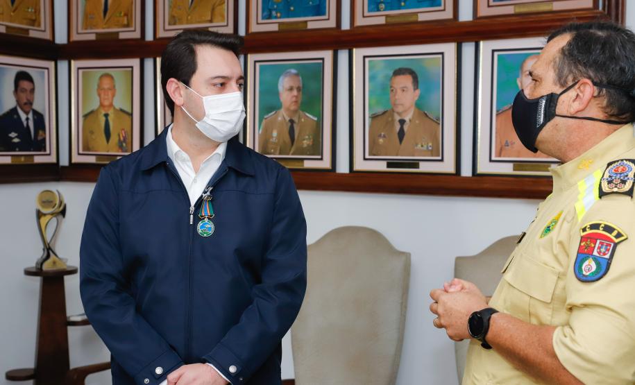 Governador agradece trabalho dos bombeiros do Paraná