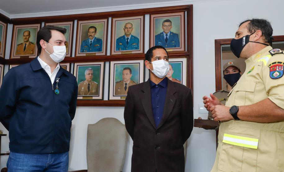 Governador agradece trabalho dos bombeiros do Paraná