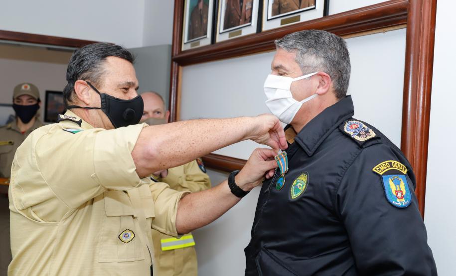 Governador agradece trabalho dos bombeiros do Paraná