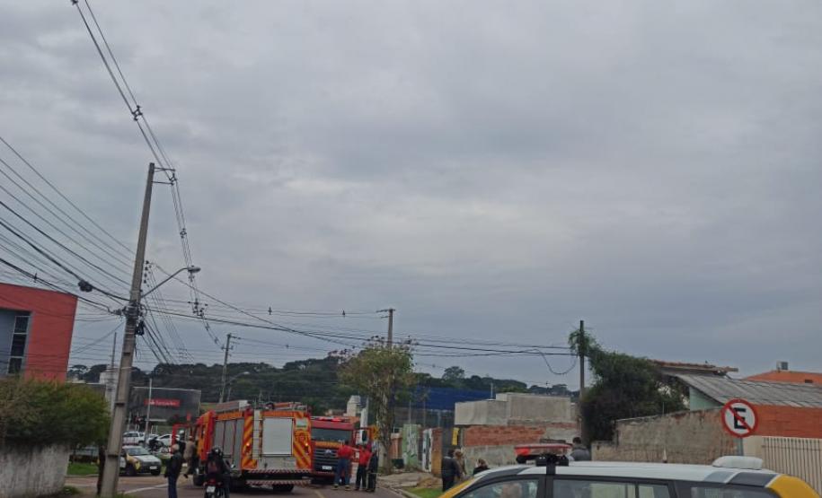 Equipedo BPTran encontra casa em chama durante patrulhamento no bairroUberaba em Curitiba