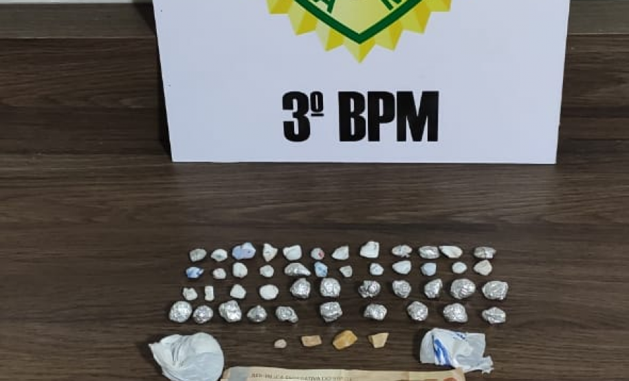 PM prende três homens e apreende drogas e uma pistola no Sudoeste do estado