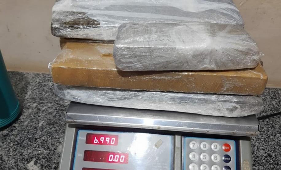 BOPE prende mulher e apreende quase sete quilos de maconha durante Operação Metrópolis