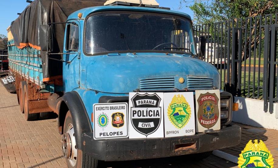 BOPE e BPFron flagram contrabando e apreendem R$ 4 milhões em cigarros em Guaíra, no Oeste do estado