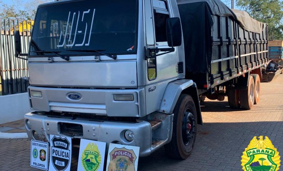 BOPE e BPFron flagram contrabando e apreendem R$ 4 milhões em cigarros em Guaíra, no Oeste do estado