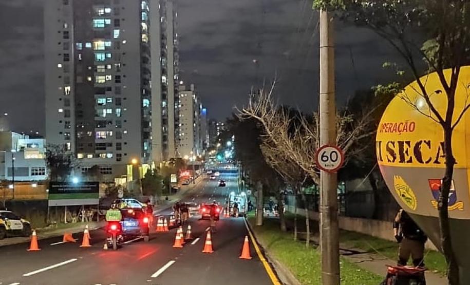 Durante bloqueio de trânsito, BPTran recupera carro e celulares roubados em Curitiba