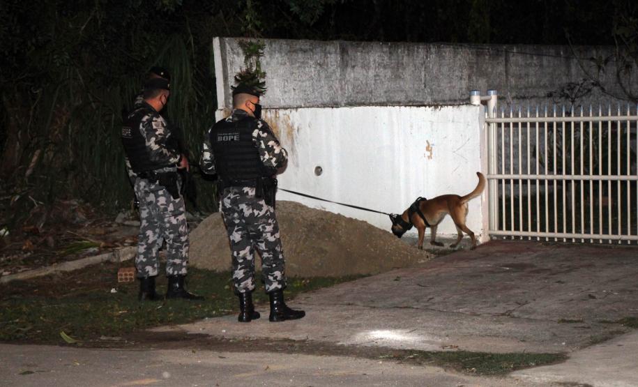 PM prende quatro pessoas envolvidas com tráfico de drogas no Litoral durante Operação Ankle