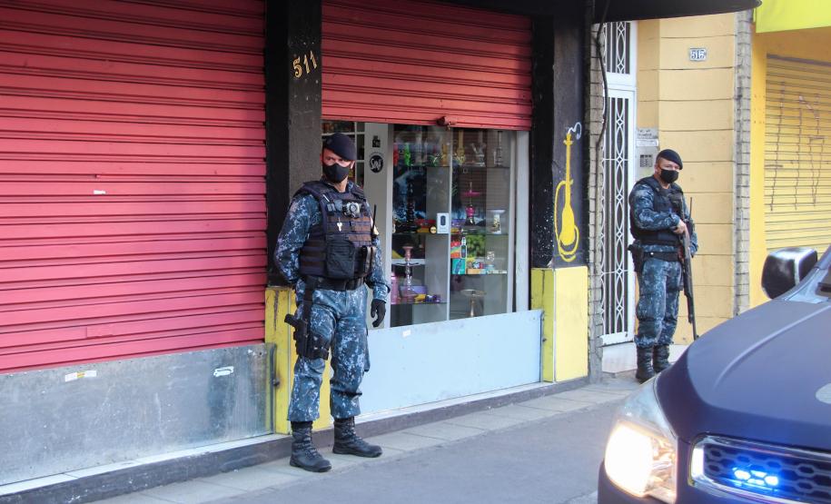 Operação fecha comércio e apreende contrabando em Curitiba