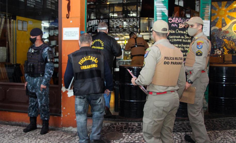 Operação fecha comércio e apreende contrabando em Curitiba