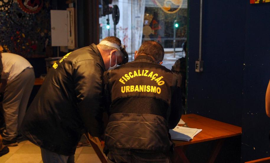 Operação fecha comércio e apreende contrabando em Curitiba