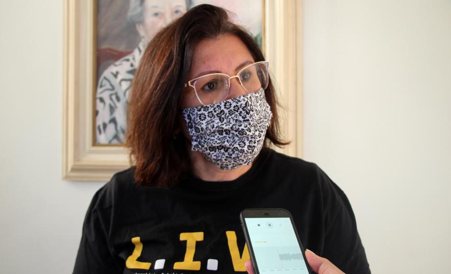 Policiais militares recebem cartas escritas por alunos do Colégio Senhora de Fátima em Curitiba