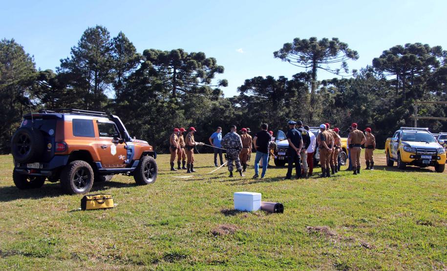 BPRv promove treinamento em caminhonete 4x4 para policiais militares e agentes de trânsito em Quatro Barras, na RMC