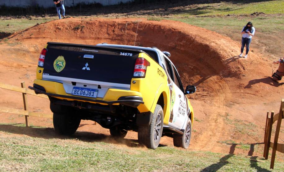 BPRv promove treinamento em caminhonete 4x4 para policiais militares e agentes de trânsito em Quatro Barras, na RMC
