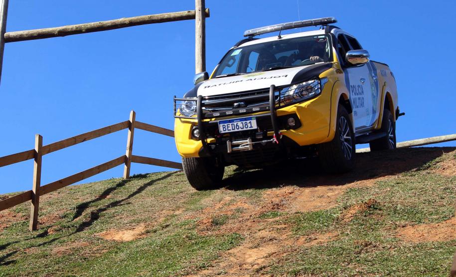 BPRv promove treinamento em caminhonete 4x4 para policiais militares e agentes de trânsito em Quatro Barras, na RMC
