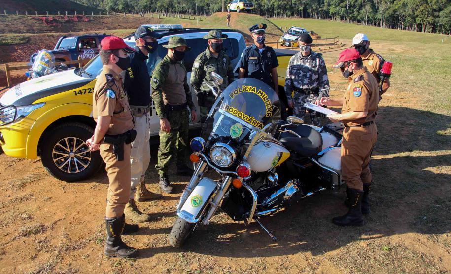 BPRv promove treinamento em caminhonete 4x4 para policiais militares e agentes de trânsito em Quatro Barras, na RMC