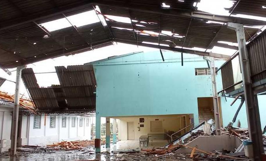 Efeitos do ciclone sobre o Paraná mobilizam Corpo de Bombeiros