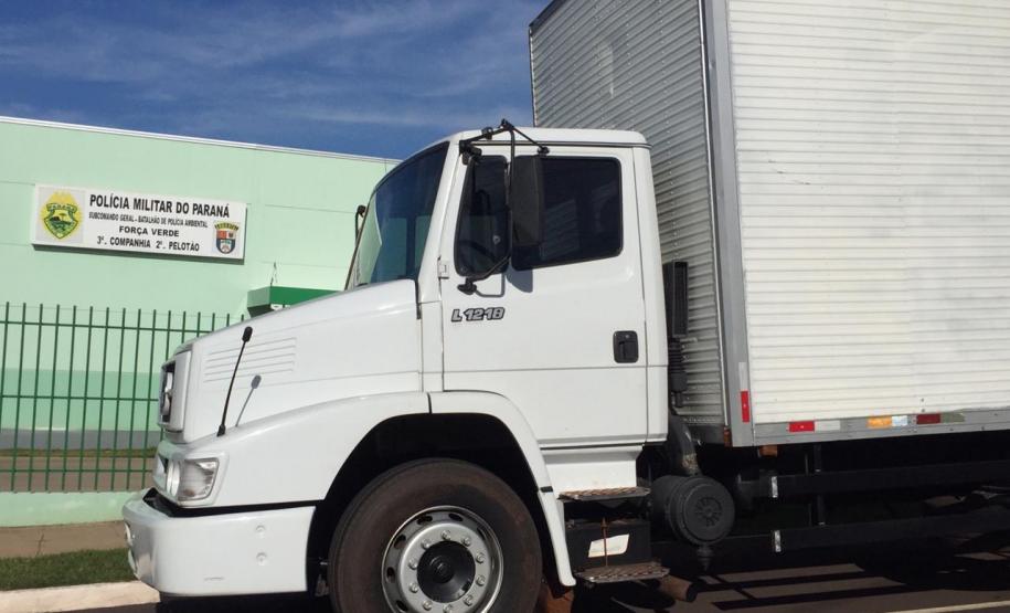 Polícia Ambiental apreende 550 caixas de cigarros, um caminhão e dois veículos no Noroeste do estado