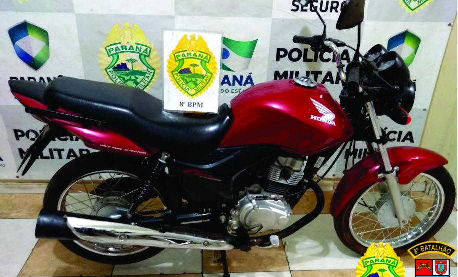 PM recupera motocicleta roubada e apreende armas de fogo e porções de drogas no Noroeste do estado