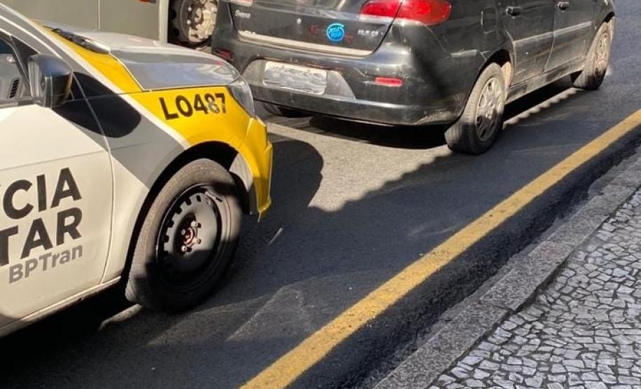 BPTran apreende carro com quase R$ 200 mil em pendências administrativas em Curitiba