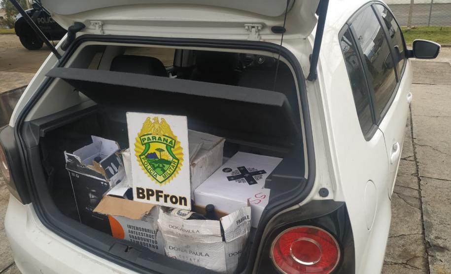 Diversas garrafas de vinho estrangeiro são apreendidas pelo Batalhão de Fronteira em Barracão, no Sudoeste do Paraná