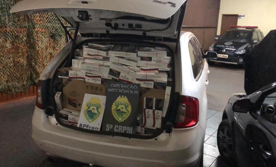 No Oeste do estado, PM prende homem e apreende três carros carregados com cigarros contrabandeados
