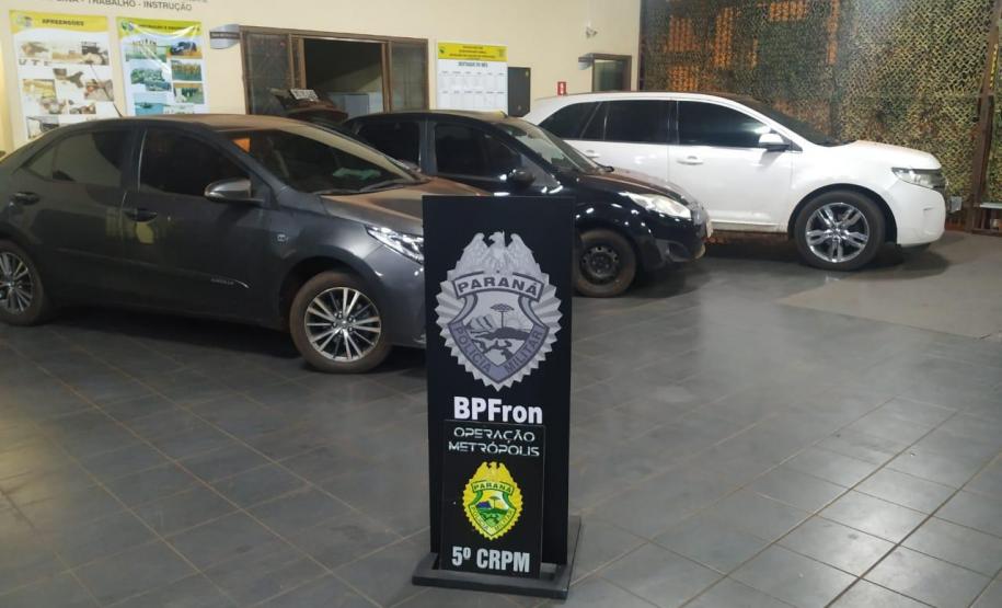 No Oeste do estado, PM prende homem e apreende três carros carregados com cigarros contrabandeados